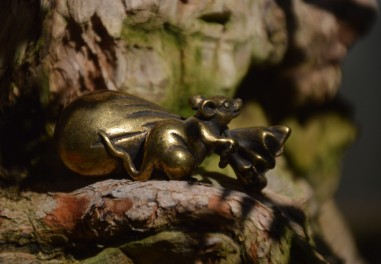 Figura de acento de bronce - Raton-