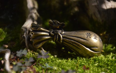 Figura de acento de bronce - Raton-