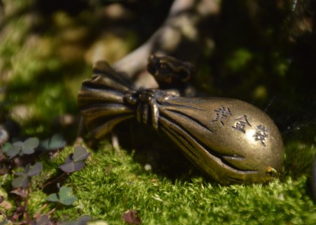 Figura de acento de bronce - Raton-