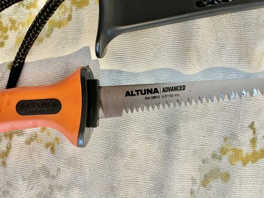 Sierra ALTA CALIDAD con dentado Japonés.